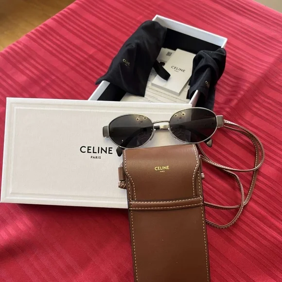 Celine Triomphe - Picture 3 of 7